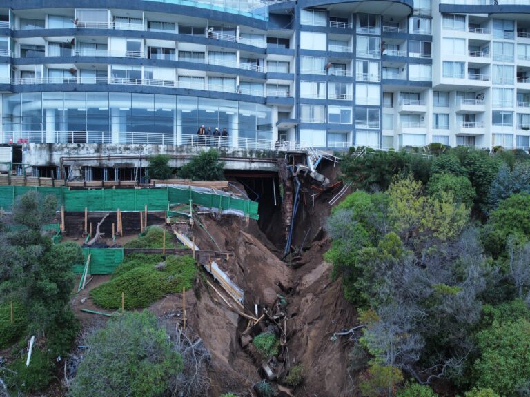 Euromarina II: Denuncian reactivación del socavón de Reñaca tras primera lluvia del año