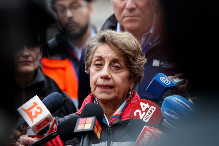 Gobierno informa que no habrá problemas en suministro de agua a pesar de aumento del caudal del Río Maipo