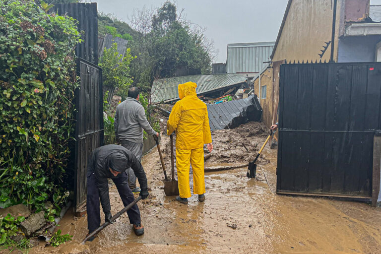 Gobierno adelanta pago de bono a damnificados por las lluvias tras petición del Presidente Gabriel Boric