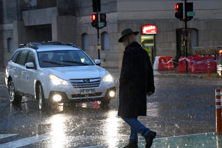 Nuevo frente de lluvias ingresará a la Región Metropolitana: Estas son las consecuencias que advierte la DMC