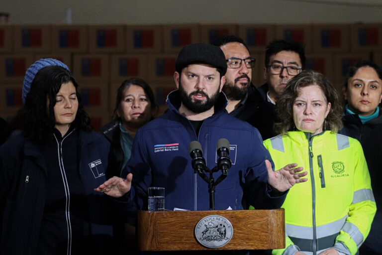 Intensas lluvias en zona centro y sur: Presidente Boric revela que 3 carabineros sufrieron hipotermia durante rescates
