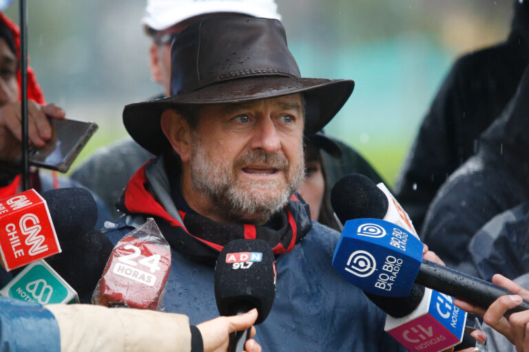 Sistema frontal: Gobernador Orrego denuncia déficit de colectores de agua lluvia en la Región Metropolitana