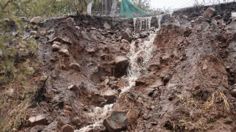 Quilicura: Inmobiliaria Lo Campino es citada a declarar por arrastre de barro y eventual peligro de seguridad en viviendas