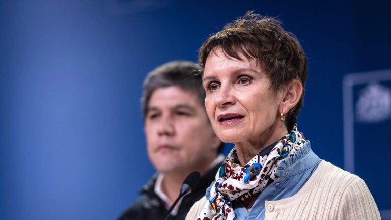 Tohá respalda a Monsalve tras remoción de Juan Andrés Lagos: “Uno no cuestiona esas decisiones”