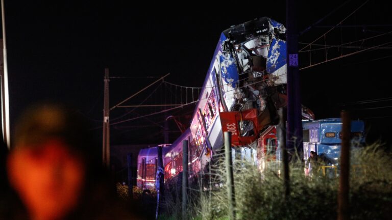 Amplían detención de los 2 funcionarios de EFE: Serán formalizados el sábado en la mañana