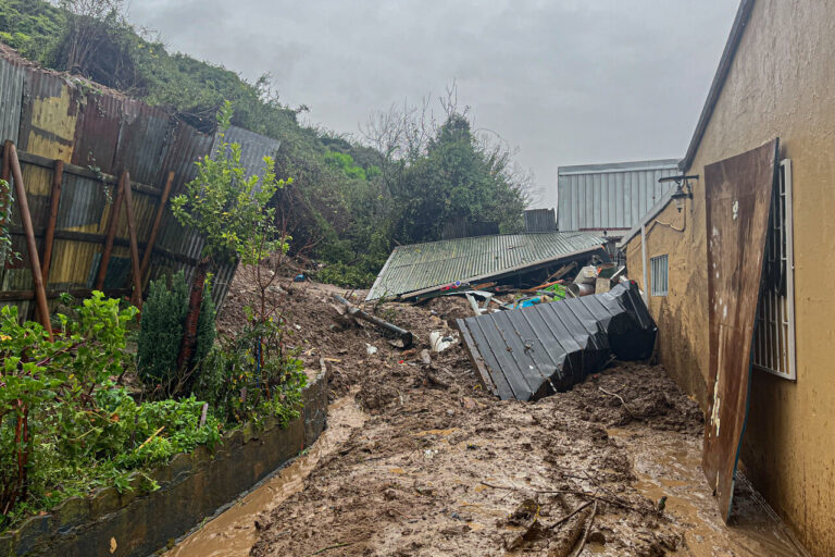 Sistema frontal: Boric mandata despliegue de servicios de ayuda para acelerar entrega de bonos a damnificados