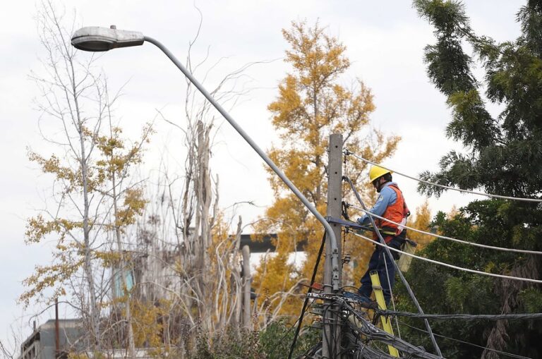 La recta final de Enel: Hoy finaliza el segundo plazo que le impusieron para reponer el servicio