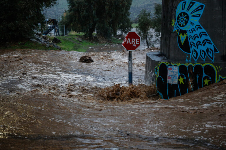 O'Higgins: Emiten alerta de evacuación para Santa Elena de Rancagua por desborde del estero La Cadena
