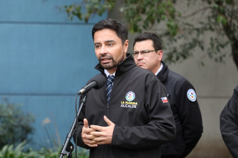 Sistema frontal en la RM: Ordenan evacuación preventiva de la Toma Dignidad, en La Florida, por amenaza de aluvión
