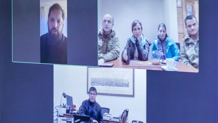 Presidente Gabriel Boric se reunió con autoridades vía telemática por efectos del sistema frontal en el país