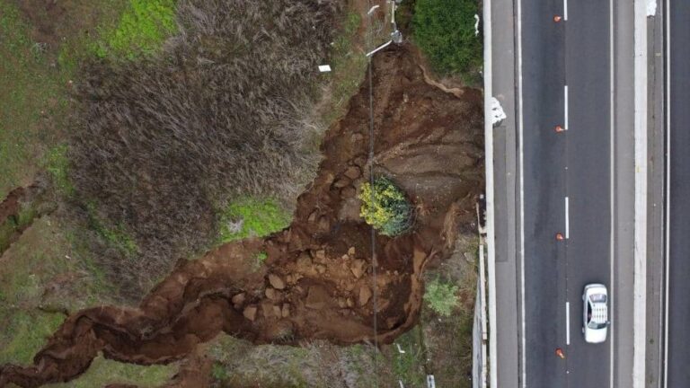 Concón: Nuevo socavón de más de 20 metros se registra en Camino Internacional