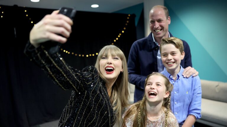 ¿Crossover real? Taylor Swift se tomó selfie con el príncipe William y sus hijos en el Eras Tour en Londres