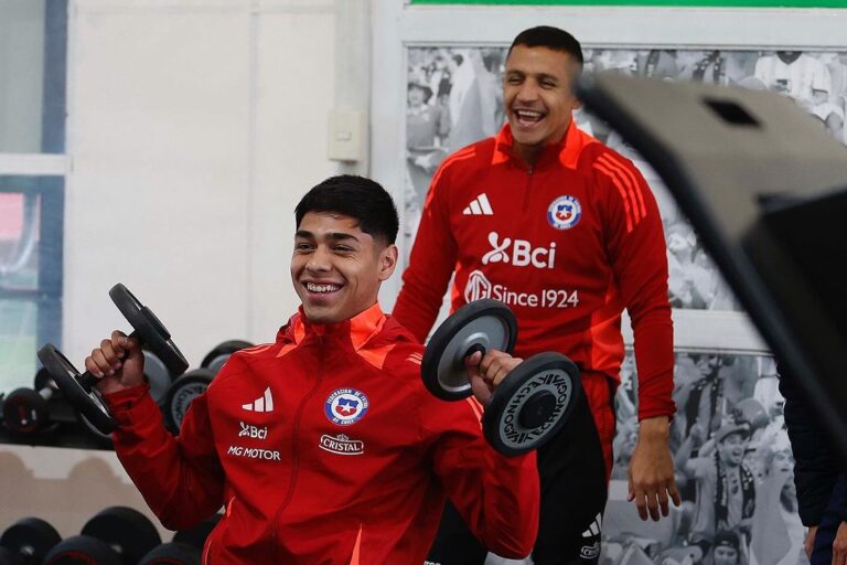 Histórico de La Roja bendice a la nueva joya del fútbol chileno: Es 