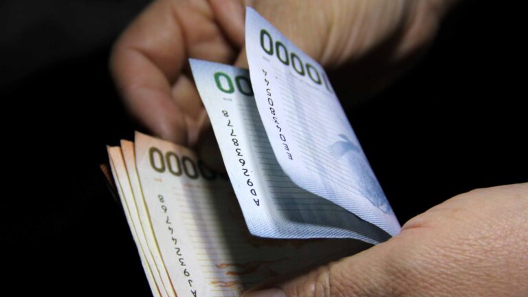 Este lunes sube el sueldo mínimo a $500 mil: Revisa los subsidios y beneficios para las Pymes