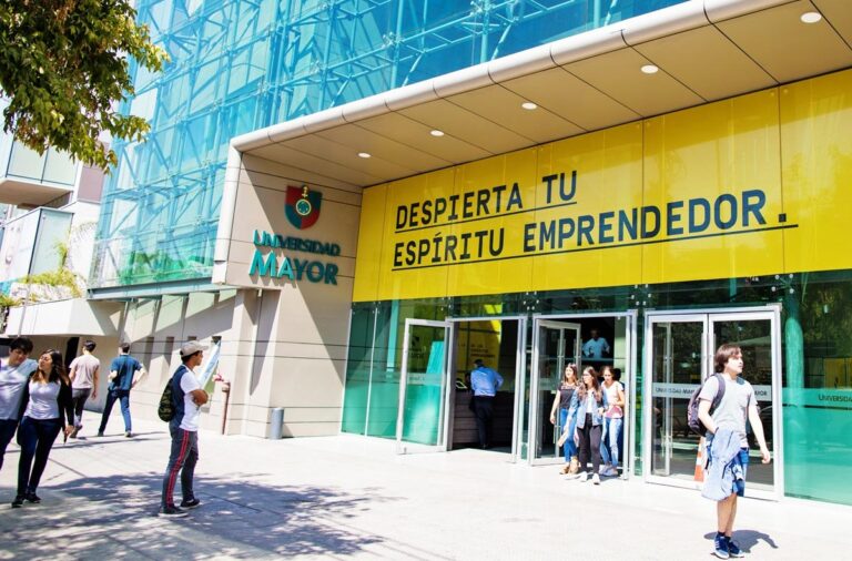 Universidad Mayor es investigada por posible lucro a raíz de millonaria transferencia a campus online en Estados Unidos