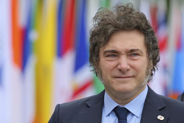 Javier Milei llama a Pedro Sánchez 