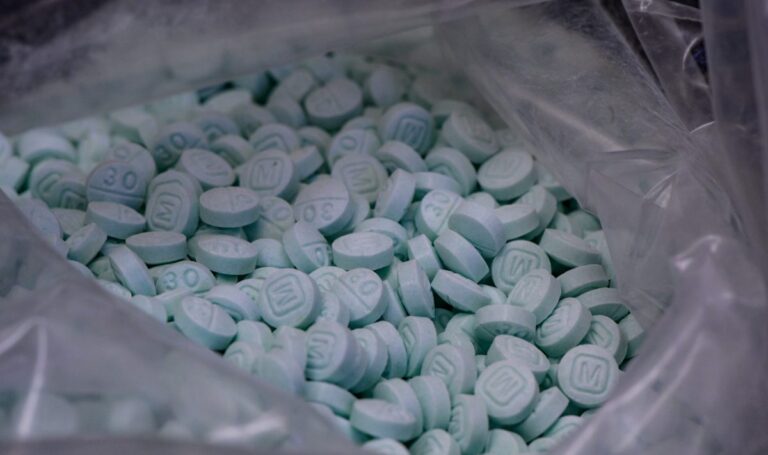 Oficina de la ONU dona kits rápidos para detectar fentanilo y otros opioides al Servicio Nacional de Aduanas