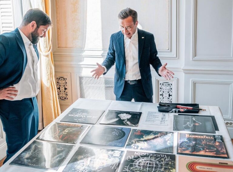 Hammerfall, Soen, Meshuggah y más: Primer ministro de Suecia regala colección de vinilos al presidente Boric