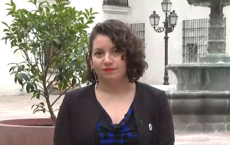 Ministra Toro: 