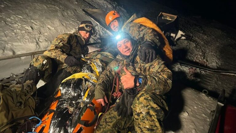 Ejército de Chile rescata a esquiador extraviado en el volcán Antuco