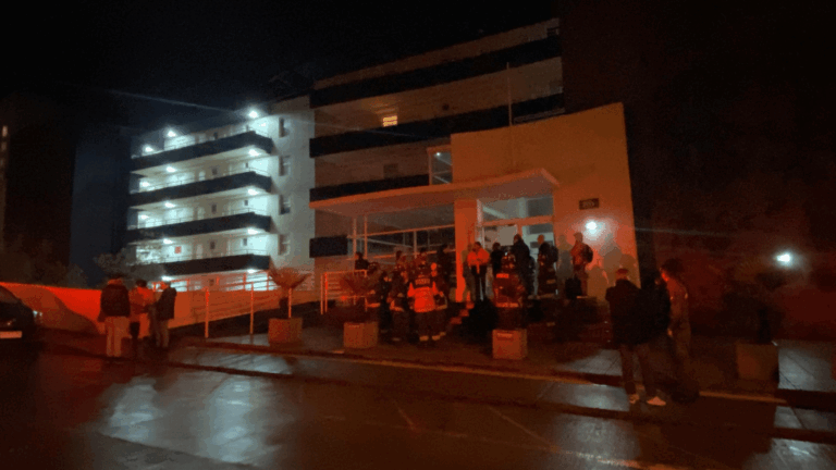 Evacúan edificio en Reñaca debido a socavón de 30 metros