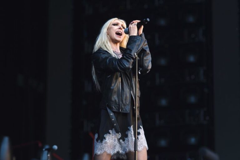 Murciélago muerde en pleno concierto a Taylor Momsen: Exestrella de 