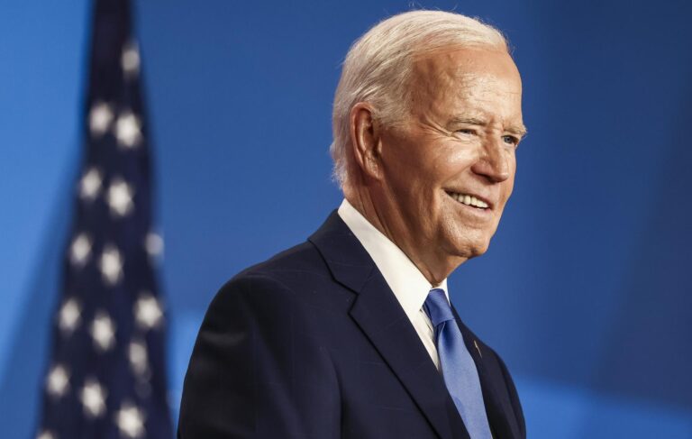 Biden se defiende tras error al referirse a Zelensky como 
