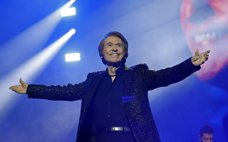 Raphael será nombrado doctor honoris causa por universidad española: Distinción celebrará su 