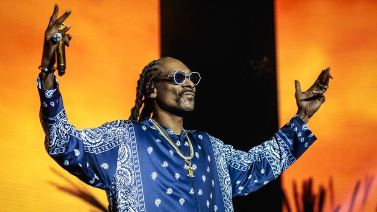 Snoop Dogg portó la antorcha durante la jornada inaugural de los Juegos Olímpicos París 2024