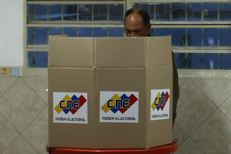 Elecciones en Venezuela: Colegios electorales ya comenzaron a recibir a sus primeros votantes