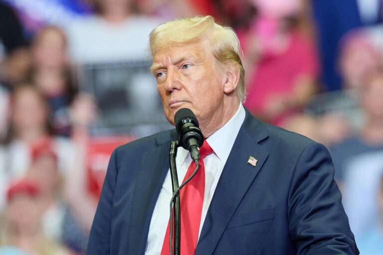 Equipo de Trump comienza a “atacar” a Kamala Harris ante eventual candidatura presidencial