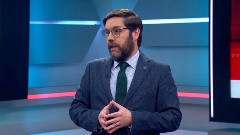 Analista internacional discute la tensa situación de Biden: 