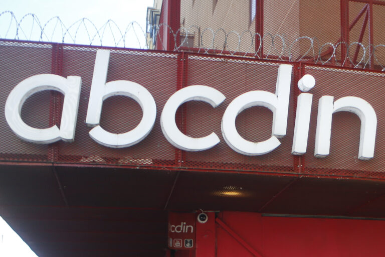 ABCDin deberá pagar multa de casi $100 millones: Tienda no respetó la garantía de un notebook