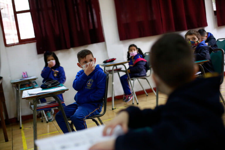 Ante bajas temperaturas: Super. de Educación indica que colegios pueden usar estufas a gas para calefaccionar salas de clases