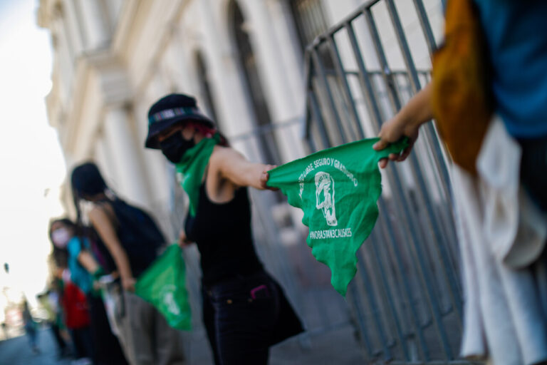 Encuesta CEP: Apoyo al aborto libre registra alza significativa en la última medición