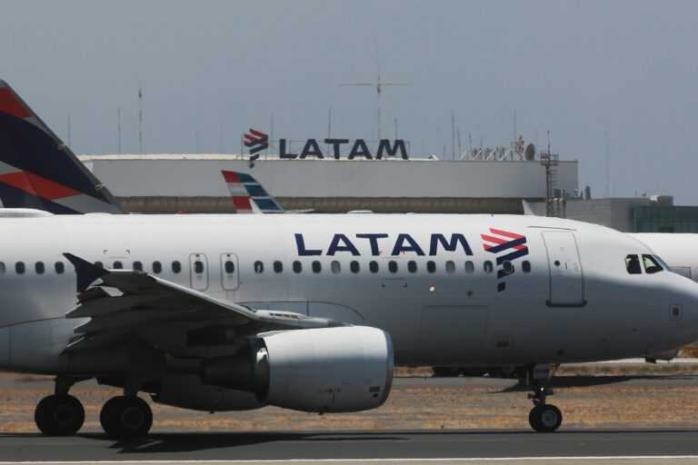 La esperada llegada de Latam a la bolsa de Nueva York: Aerolínea vuelve a cotizar en Wall Street tras cuatro años