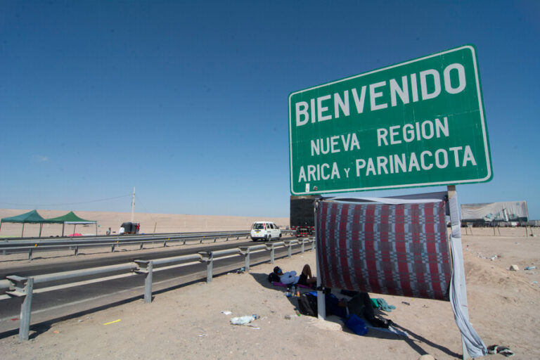 Sujetos afectados por explosión de mina antitanque en frontera de Chile y Perú habrían estado intentando abandonar el país