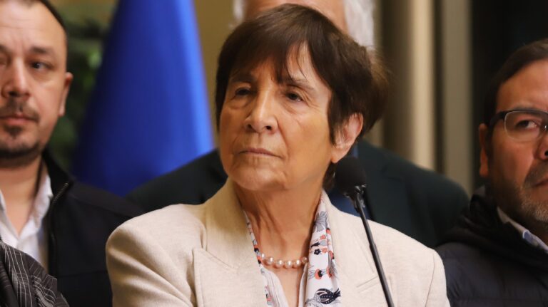 Diputada Hertz ingresa nuevo oficio a ministra Tohá por allanamiento en Villa Francia