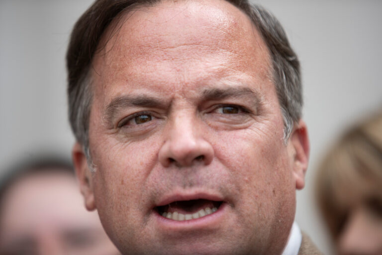 Walker propone establecer estado de excepción en comunas de la RM al igual que en la Macrozona sur