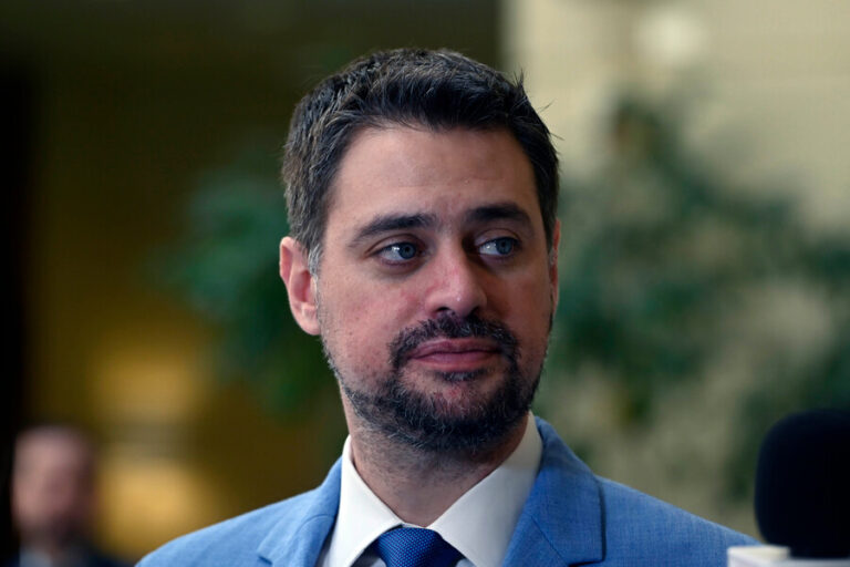 Voto obligatorio: Manouchehri advierte sobre 