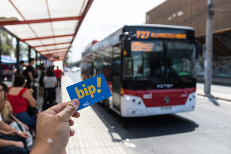 Anuncian aumento del pasaje del transporte público en la Región Metropolitana: Tarifa general subirá $20