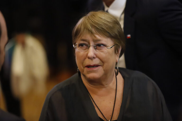 Tras semanas de alta tensión: Michelle Bachelet convoca a reunión con líderes oficialistas para reforzar la unidad