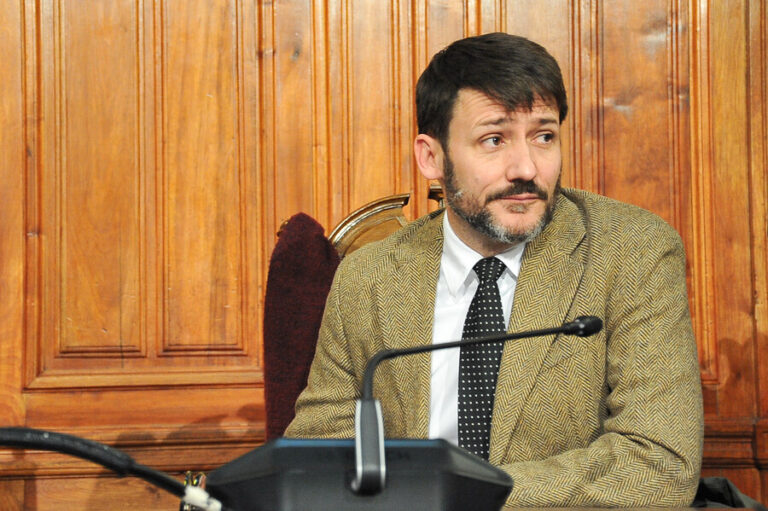 Oposición advierte que Pardow 