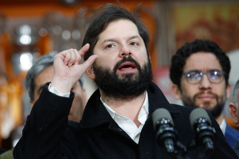 Tras hallazgo de yacimiento petrolero: Boric ratifica postura de Chile y rechaza explotación de recursos en la Antártica