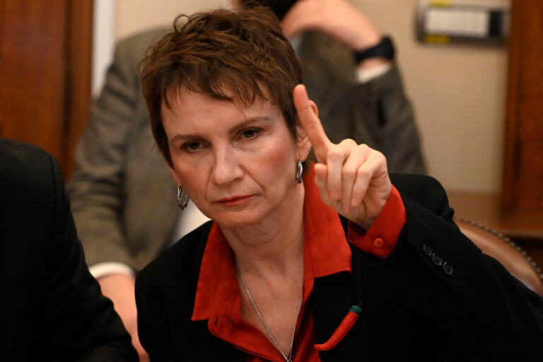 Tohá raya la cancha tras dichos de Winter sobre proyecto 