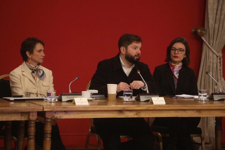 Cadem: 52% votaría por un candidato de oposición al Gobierno en próximas elecciones