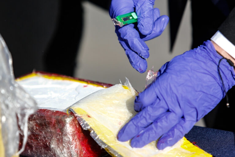 Policía española descubre más de 400 kilos de cocaína en un contenedor procedente de Chile