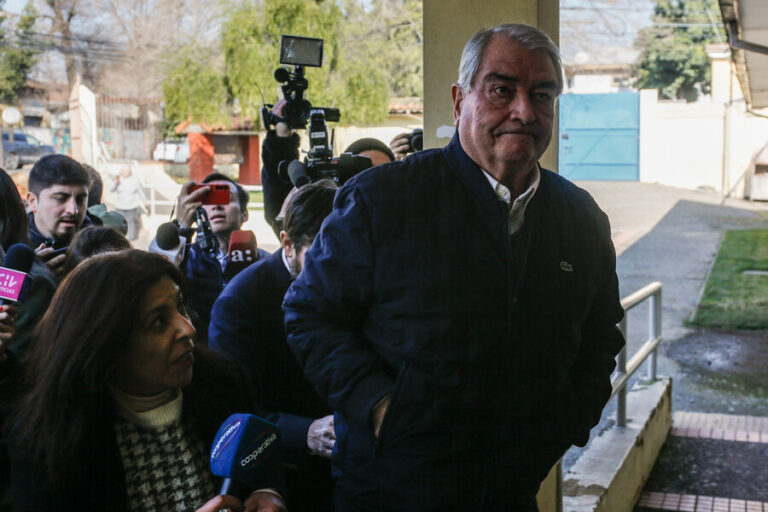 Descartan prisión preventiva para Eduardo Macaya tras ser condenado por abuso sexual: Se mantendrá con arresto domiciliario