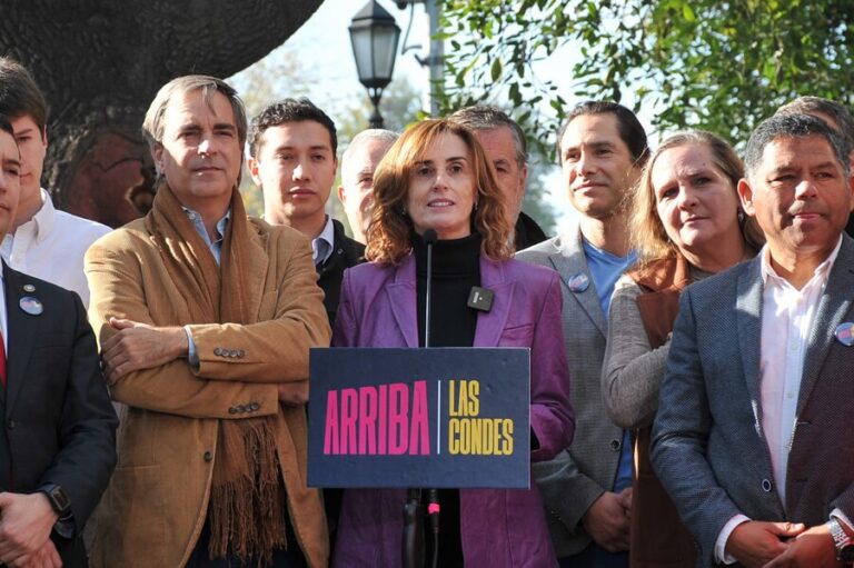 Junto a candidatos de Chile Vamos y Republicanos: Marcela Cubillos inscribió su candidatura a alcaldía de Las Condes