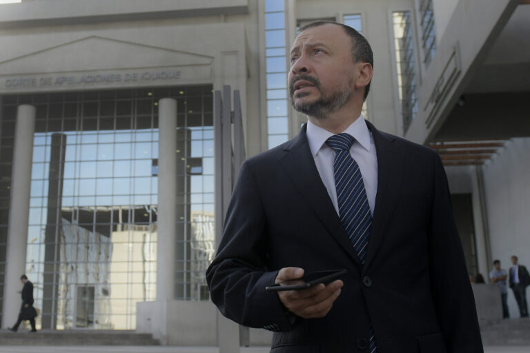 Incautan celular de fiscal regional de Aysén, Carlos Palma, en medio de indagatoria por presunto soborno